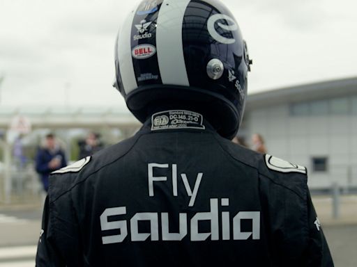 Secret driver speeds to St James' Park in Formula E car in bid to make kick-off - but which Newcastle star is beneath the helmet? | Goal.com United Arab Emirates