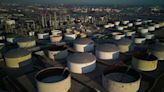 Oil Nears 3-Month Low as US Report Points to Swelling Stockpiles