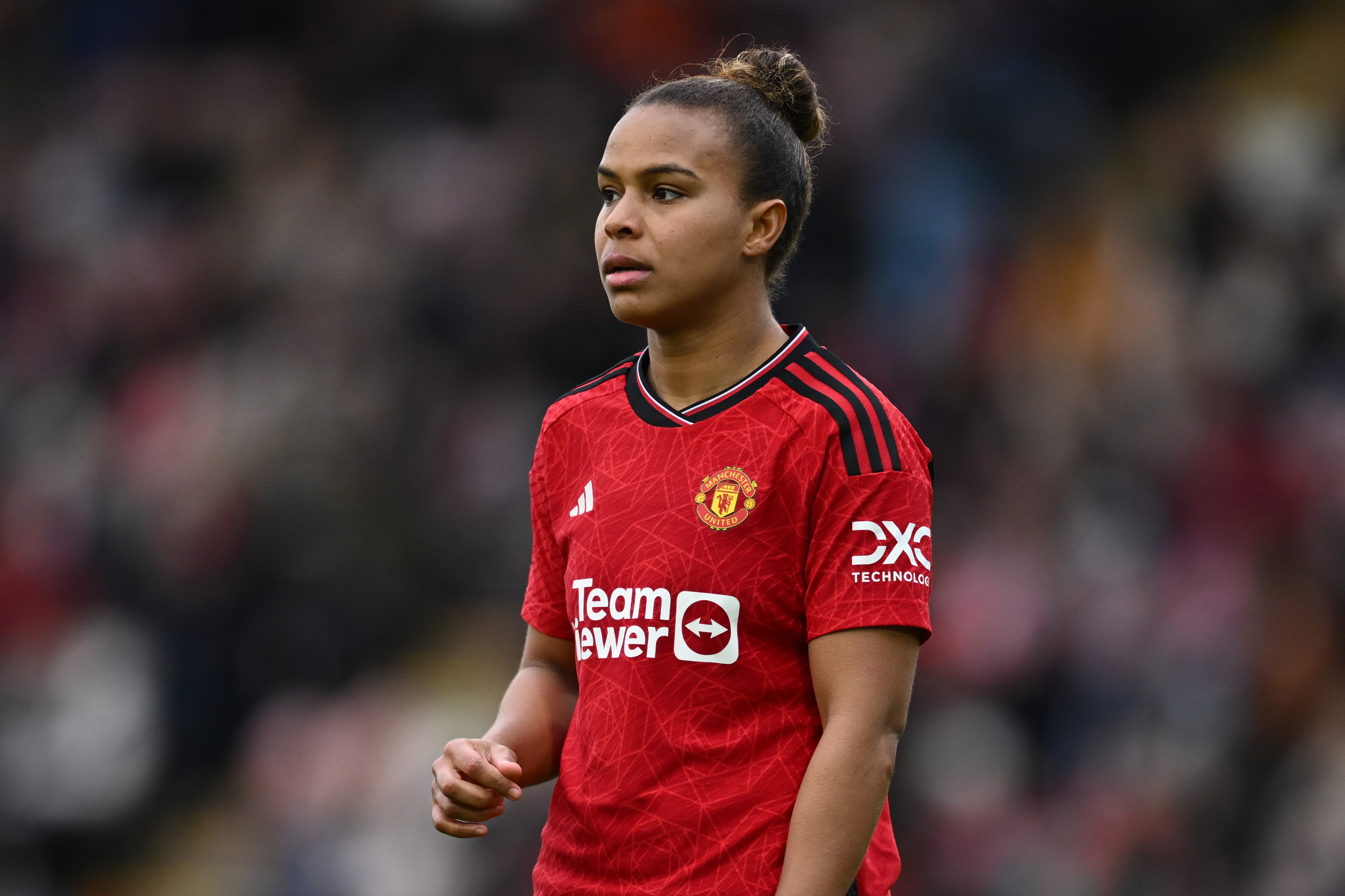 Manchester United extend Nikita Parris contract to 2025