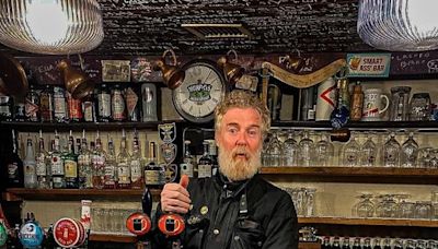 Iconic singer-songwriter Glen Hansard spotted pulling pints in Kildare pub