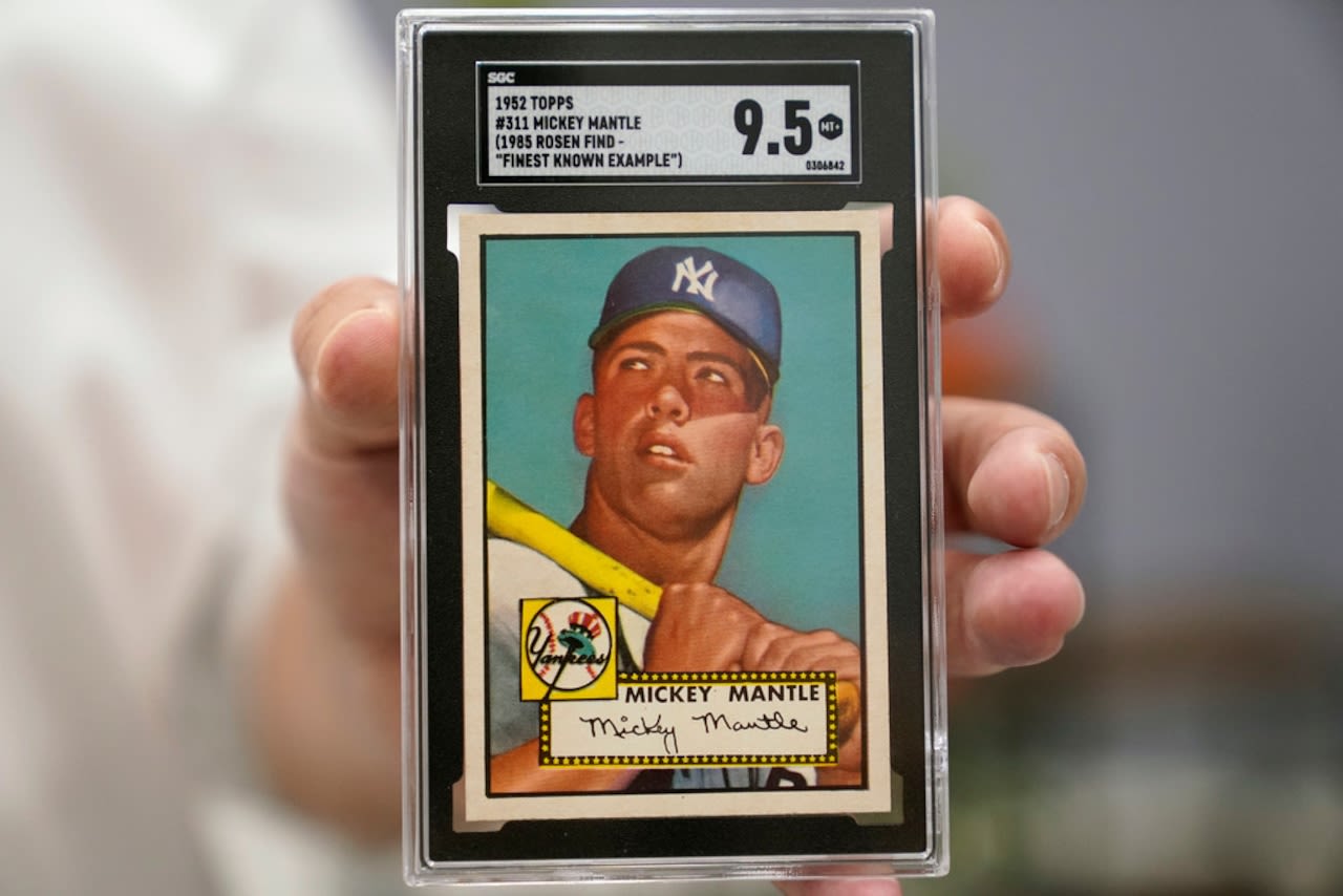 Six Mickey Mantle rookies among $2 million theft at weekend card show