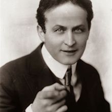 Harry Houdini : Biography - Mind Philosopher