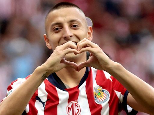 OFICIAL: Roberto Alvarado renueva contrato con Chivas hasta el 2029 | Goal.com Chile