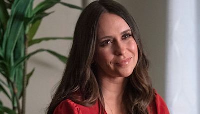 '9-1-1' Fans Are Ecstatic Over Jennifer Love Hewitt's "Secret" Movie News