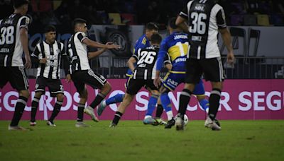 El jugador de Central Córdoba que se lesionó feo en el cuarto gol de Boca