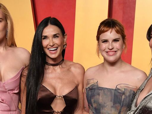 Rumer Willis says she and her sisters have a text thread for hyping up mom Demi Moore during her ‘Demi-ssance’