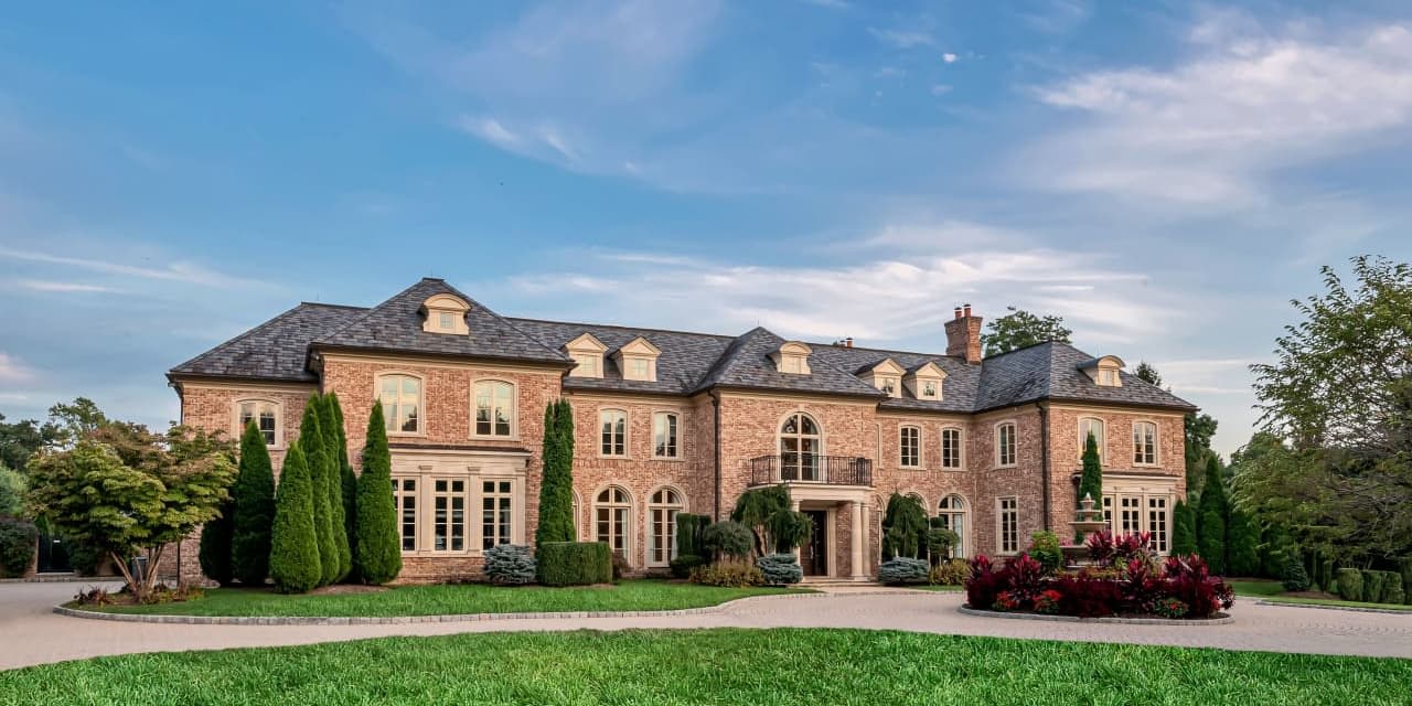 Alpine, New Jersey, Mansion Sells for $16.7 Million in State’s Priciest Sale of the Year