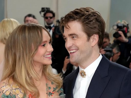 Robert Pattinson Is Fully Unbothered By Suki Waterhouse Singing About Her Exes