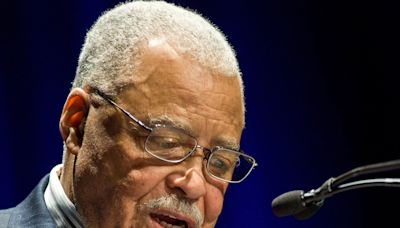 'The greatest voice in acting': Michigan football pays tribute to James Earl Jones