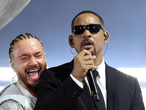 Will Smith aparece por sorpresa a lo Men in Black para cantar con J Balvin en Coachella, su primera actuación tras la bofetada a Chris Rock