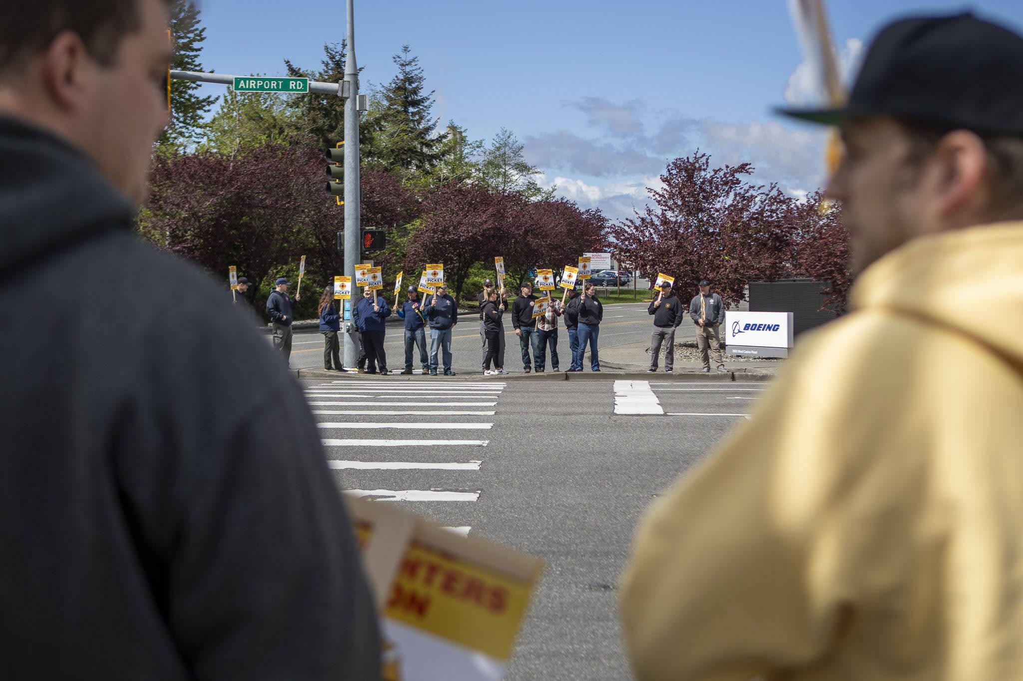 Boeing firefighters picket in Everett for better pay | HeraldNet.com