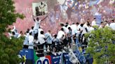 VIDEO: Denzel Dumfries holds up poster of Theo Hernandez as his 'dog' during INter's Serie A title celebrations after ugly derby clash with AC Milan star | Goal.com US