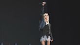 Taylor Momsen bitten by bat onstage in Seville