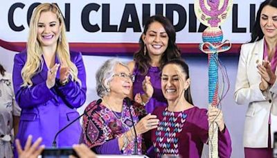 Recibe Claudia bastón de mando