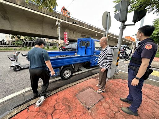 清水警攙扶長者及行動不便者過馬路護送返家 | 蕃新聞