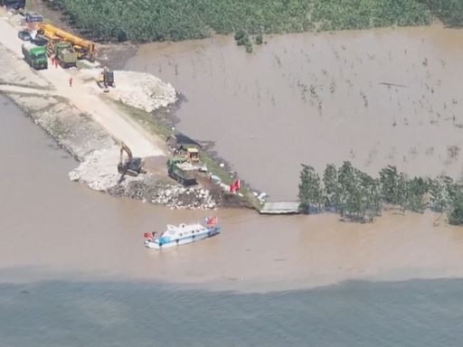 湖南洞庭湖決堤 當局調運五萬多噸石塊料用四天堵塞決口