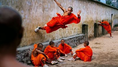 How Steve McCurry captured the incredible acrobatics of China’s Shaolin monks | CNN