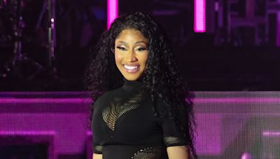 Nicki Minaj apologizes to UK fans for postponing show after arrest