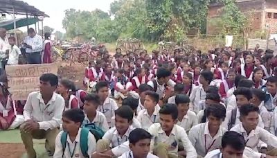 VIDEO: 'Jab Tak Suraj Chand Rahega, Humare Sir Ka Naam Rahega,' Jabalpur Govt School Students Protest Over 'Fav' Sir's...