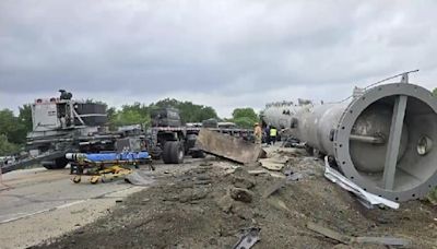 Rig loses 'super load' in Texas; 2 dead after car crushed - TheTrucker.com