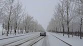 Unexpected snowfall hits north China's Hebei, affecting transportation