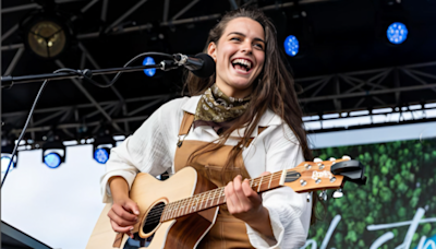 Steph Strings Announces 2024 East Coast Australian Tour