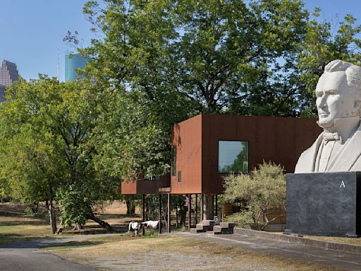This $1.6 Million Contemporary Home in Texas Was Built Around a 200-Year-Old Pecan Tree