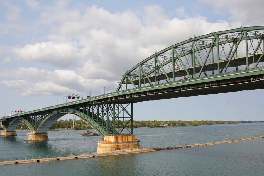 Maryland man arrested at Peace Bridge on felony warrant