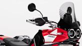 La maxitrail italiana para grandes aventuras off road ahora en versión viajera, una moto que, además, es todavía más cañera y molona, la Ducati DesertX Discovery