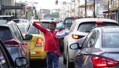 Euclides, Fabricio y Jorge, tres padres que salen a las calles a vender, reciclar y deslumbrar con malabares para subsistir del ‘día a día’ y sacar adelante a sus hijos