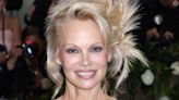 MAISON DE STARS Pamela Anderson : Sa nouvelle vie dans une bourgade entre potager et confitures maison