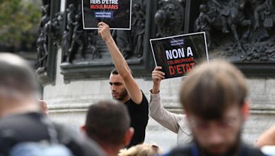 "La France, tu l’aimes mais tu la quittes" : pourquoi des musulmans surdiplômés choisissent l’exil