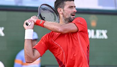 Novak Djokovic inicia con dudas la defensa del título en Roland Garros