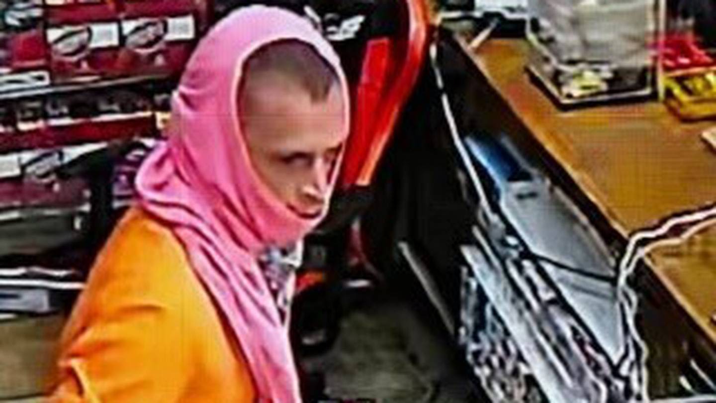 Police: New photos released of gunman from convenience store shooting in Leesburg
