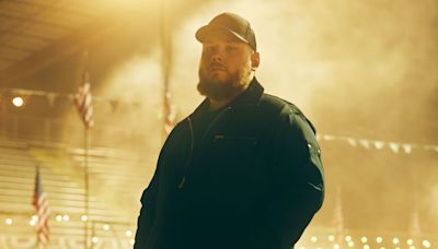 Luke Combs Drops By Cincinnati Bengals Practice Before Playing Back-To-Back Shows at Team’s Home Stadium