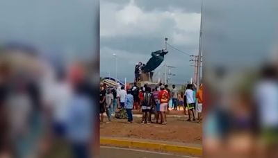 Videos: así fueron derribadas las estatuas de Hugo Chávez en varias regiones de Venezuela