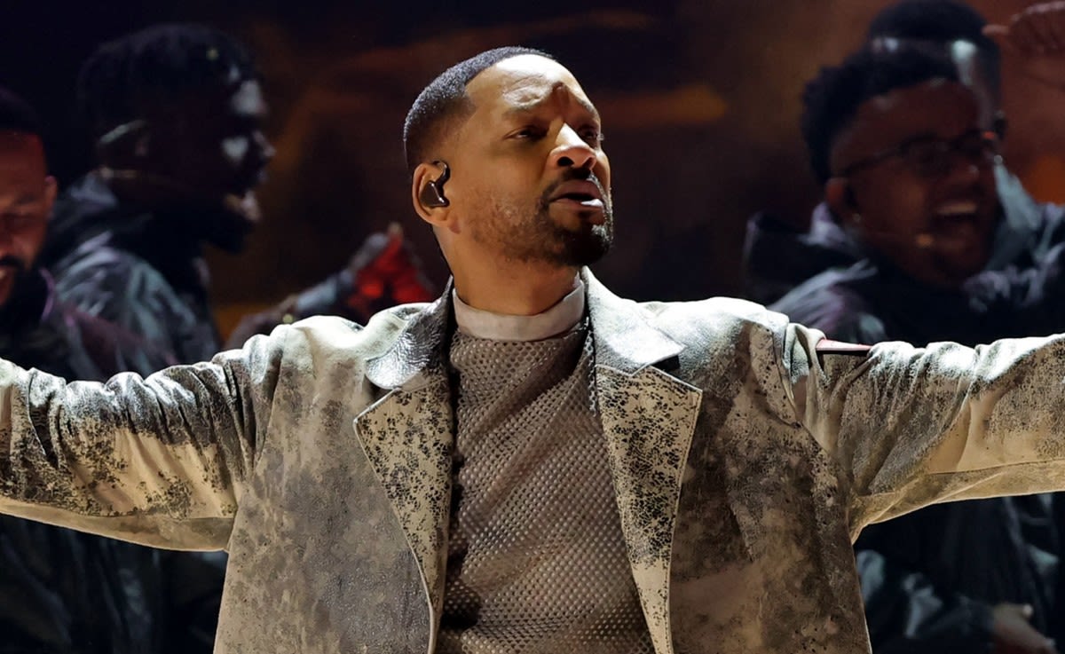 Will Smith Returns to the Stage With New Song—and Fans Have a Lot of Thoughts About His Performance
