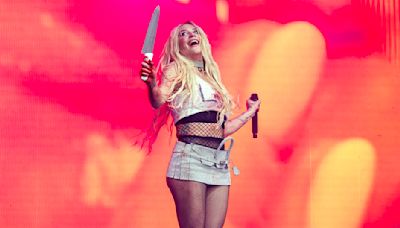 Kesha says she unknowingly waved around a real butcher knife during Lollapalooza set