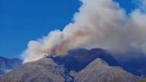 Alerta máxima por incendios en las sierras de Córdoba: el fuego se desató en la parte más alta y dificulta el trabajo de los bomberos