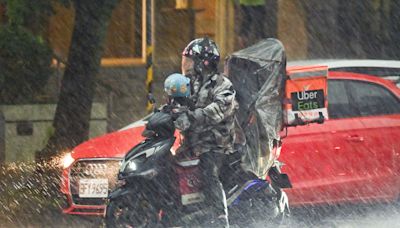 快訊／雨彈升級「19縣市豪大雨特報」 豪雨炸3地