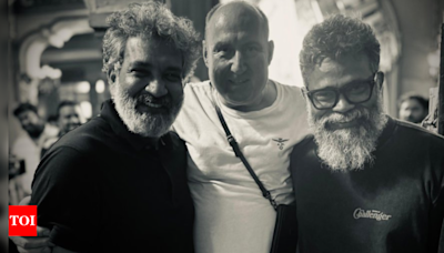 SS Rajamouli visits the sets of 'Pushpa 2'; poses for a photo with director Sukumar | Telugu Movie News - Times of India