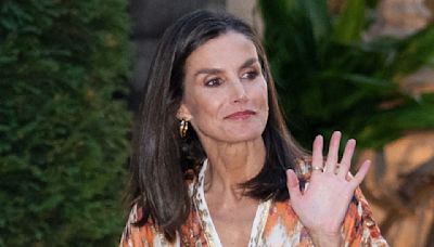 La reine Letizia d’Espagne dévoile une paire de sandales Sézane parfaite pour l’été