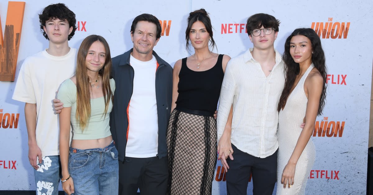 Mark Wahlberg Joined by Wife and 3 Kids at The Union Premiere