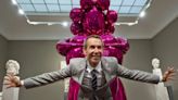 Quién es Jeff Koons, el artista provocador que gana millones con sus perros de globos y conejos de acero
