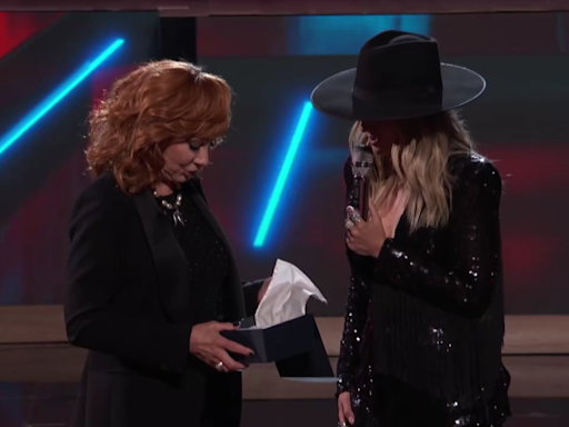 Lainey Wilson surprised by Reba during 'The Voice' finale with invite to join the Grand Ole Opry