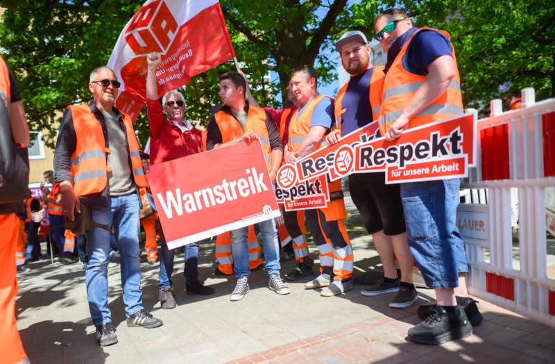 German building industry workers go on first strike in years