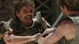 Pedro Pascal lucha por su vida en el primer tráiler de Gladiador 2