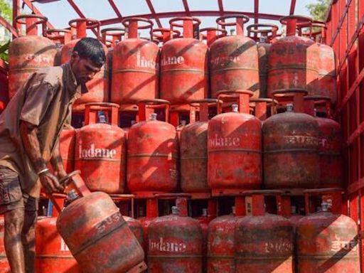 Commercial LPG revised prices: Indian Oil slashes commercial cylinder prices by Rs 69.50, domestic LPG rates unchanged