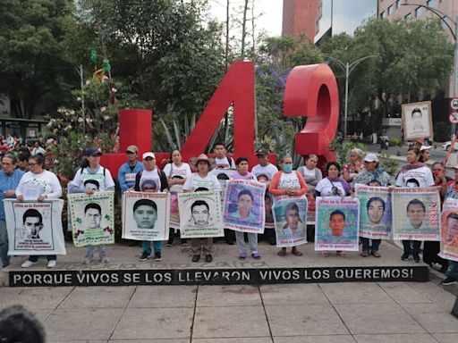 ‘Usted no es la víctima… nos mintió’; padres de Ayotzinapa responden a AMLO