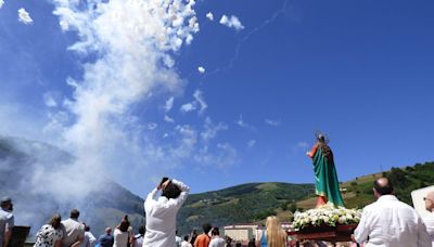 Los cangueses muestran devoción a su patrona con casi cinco minutos de voladores